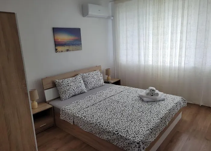 Ap.mihalevi 2bedrooms,living And Kitchen 바르나